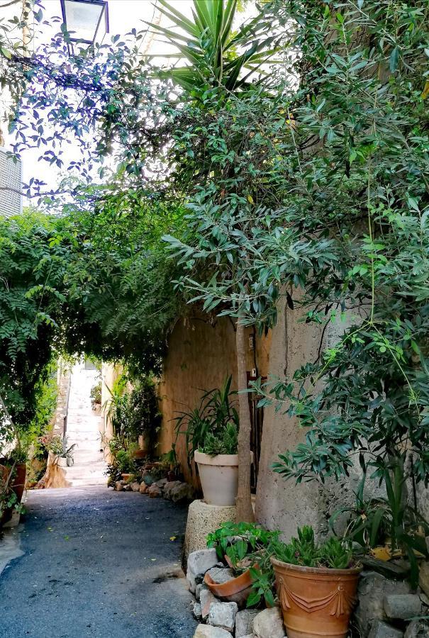 Beautiful Renovated Studio With View- Old Hyères Dış mekan fotoğraf