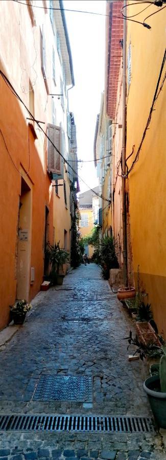 Beautiful Renovated Studio With View- Old Hyères Dış mekan fotoğraf