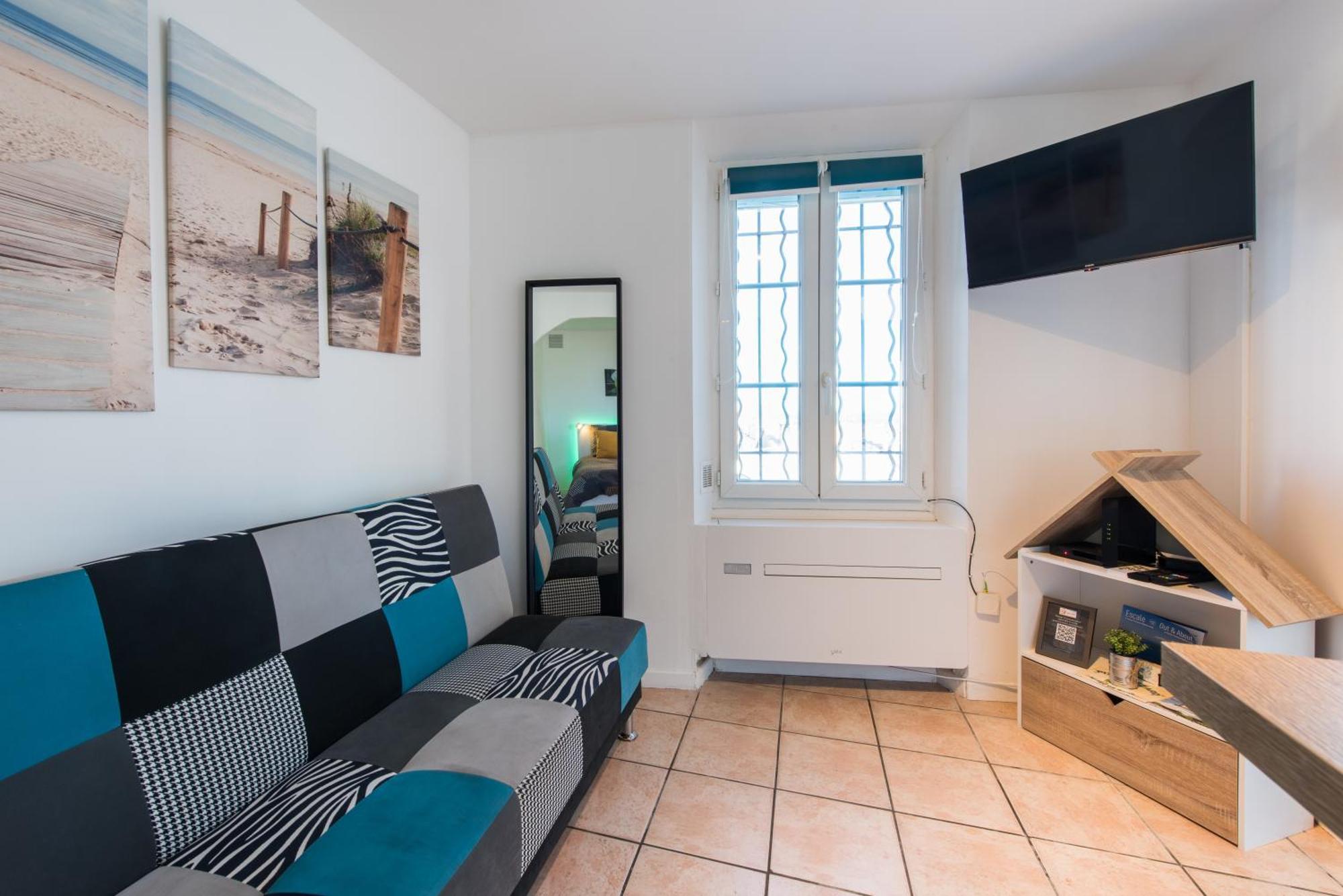 Beautiful Renovated Studio With View- Old Hyères Dış mekan fotoğraf